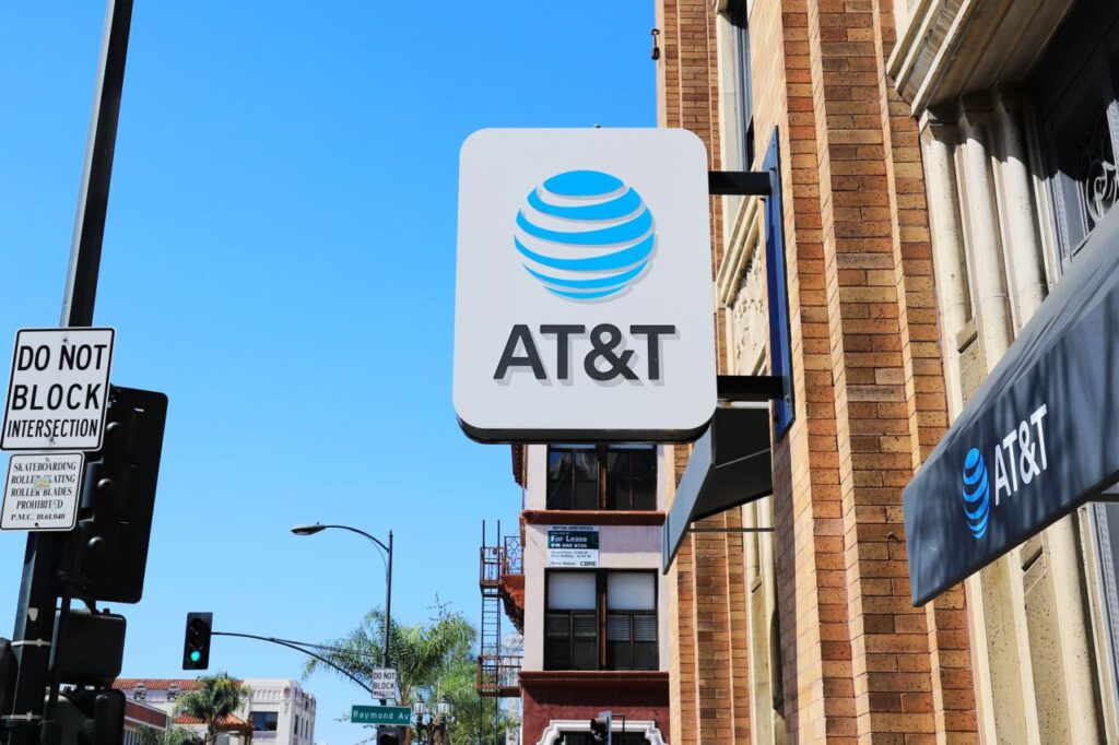 AT&T delivers a big subscriber beat, while detailing its plan for tax savings
