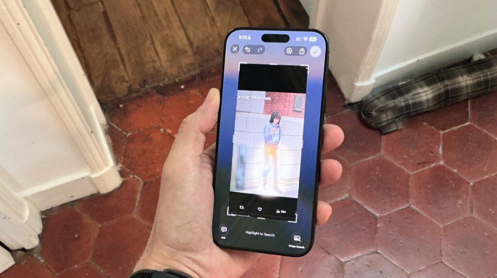 How To Use Apple's New Visual Intelligence Screenshot Search In iOS 26