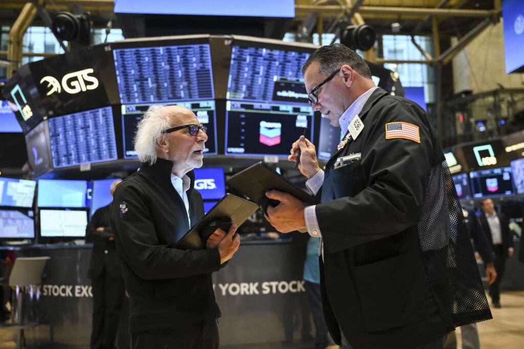 S&P 500 Closes Near Unchanged, Nasdaq Inches Higher to Its 5th Straight New High