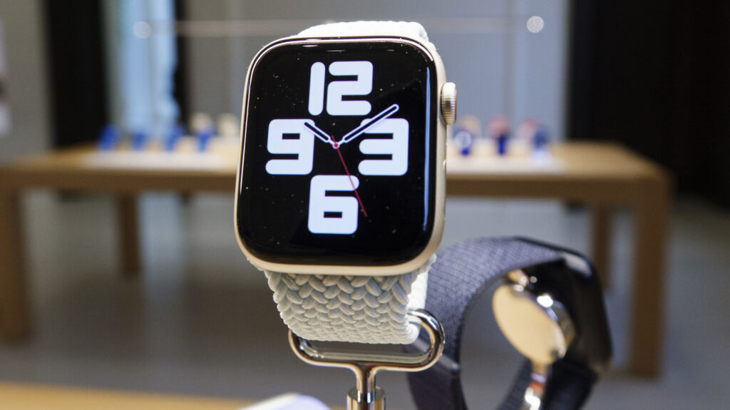 You Might Be Able To Unlock Future Apple Watch Models With Touch ID