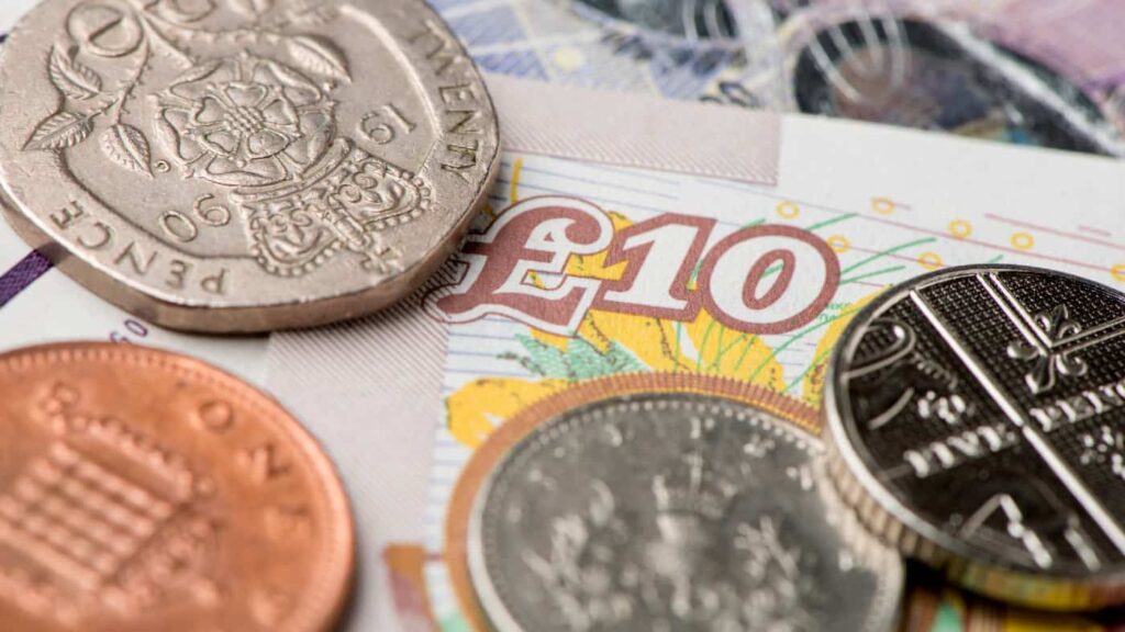 FTSE 250 shares like these offer 10%+ yields. Am I missing out? British bank notes and coins