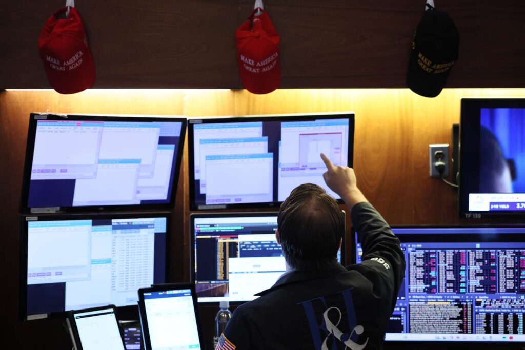 Stock Indexes Mixed; Dow, S&P 500 Hit New Record Highs, Nasdaq Slips; Fed Chair Powell Set to Give First Comments Since Rate Cut