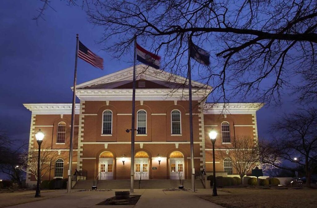 Why Travel-Loving Retirees Are Choosing This Midwestern Gem for a Perfect Small Town Experience