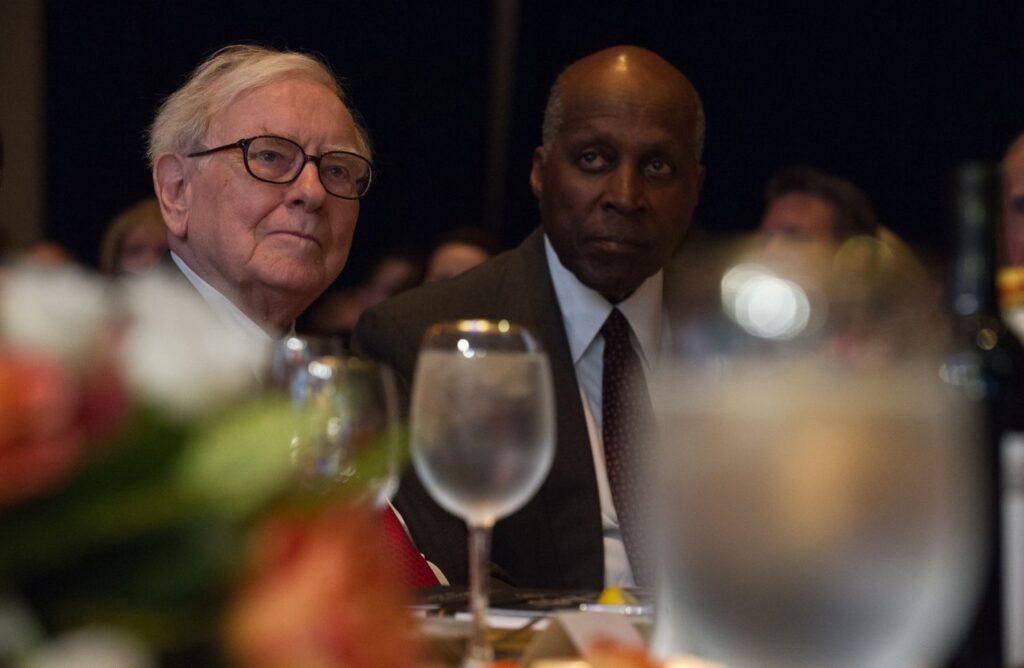 Buffett's Simple Rules for Staying Calm and Profiting When Stocks Plunge