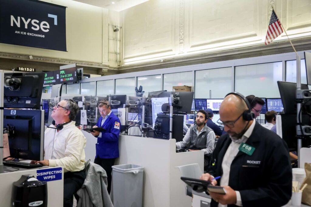 Stock Futures Slip as Regional Bank Worries Continue; Safe-Haven Gold Extends Records Stock Futures Slip as Regional Bank Worries Continue; Safe-Haven Gold Extends Records