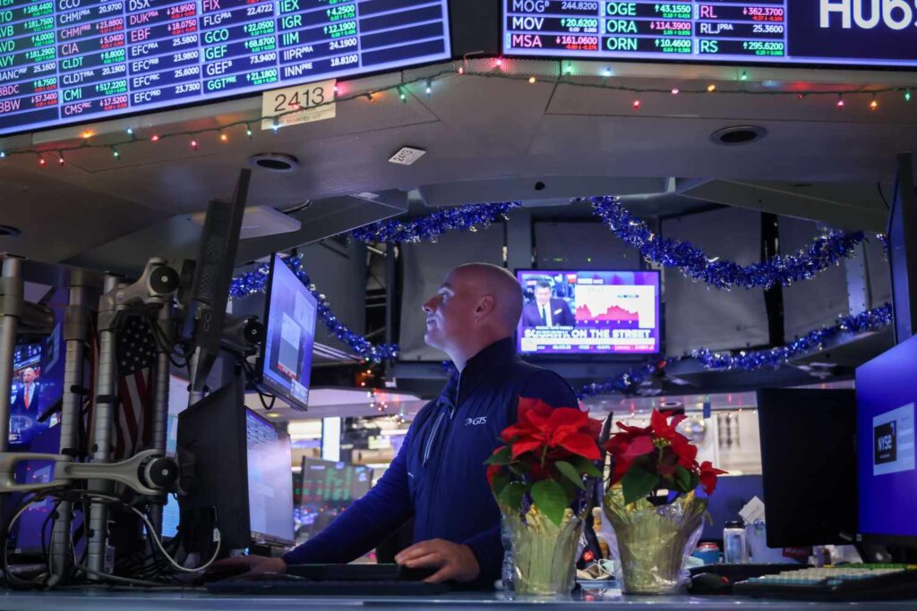 Stock Indexes Little Changed to End Holiday-Shortened Week; S&P 500 Hits Fresh All-Time High; Gold, Silver Set New Records Stock Indexes Little Changed to End Holiday-Shortened Week; S&P 500 Hits Fresh All-Time High; Gold, Silver Set New Records