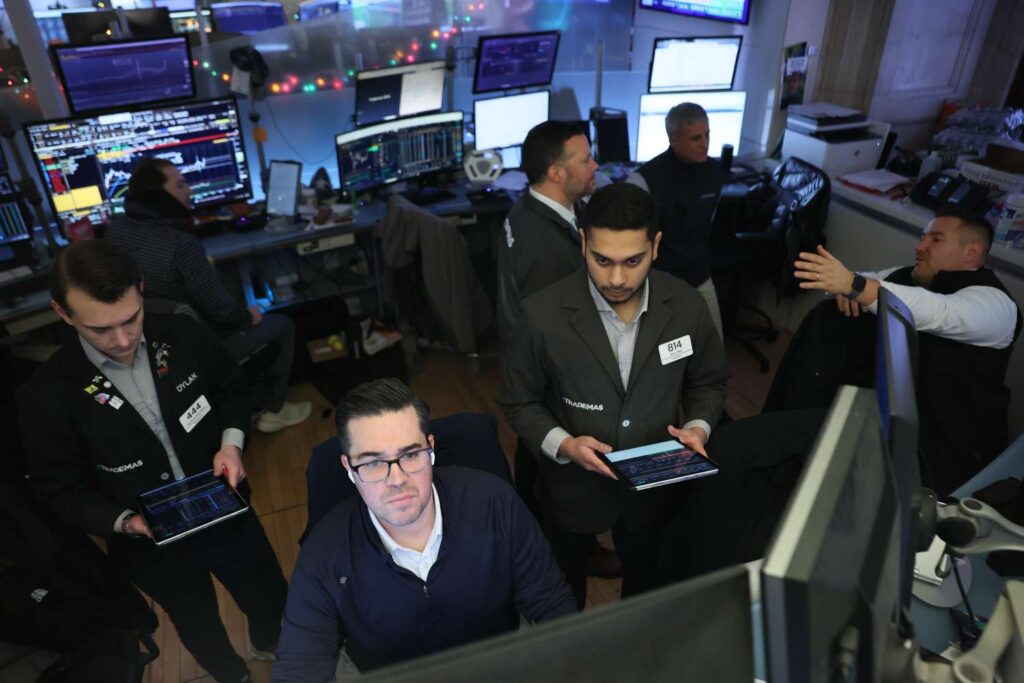 Major Stock Indexes Mixed; Dow Rises; Data-Storage Shares Drag Nasdaq
