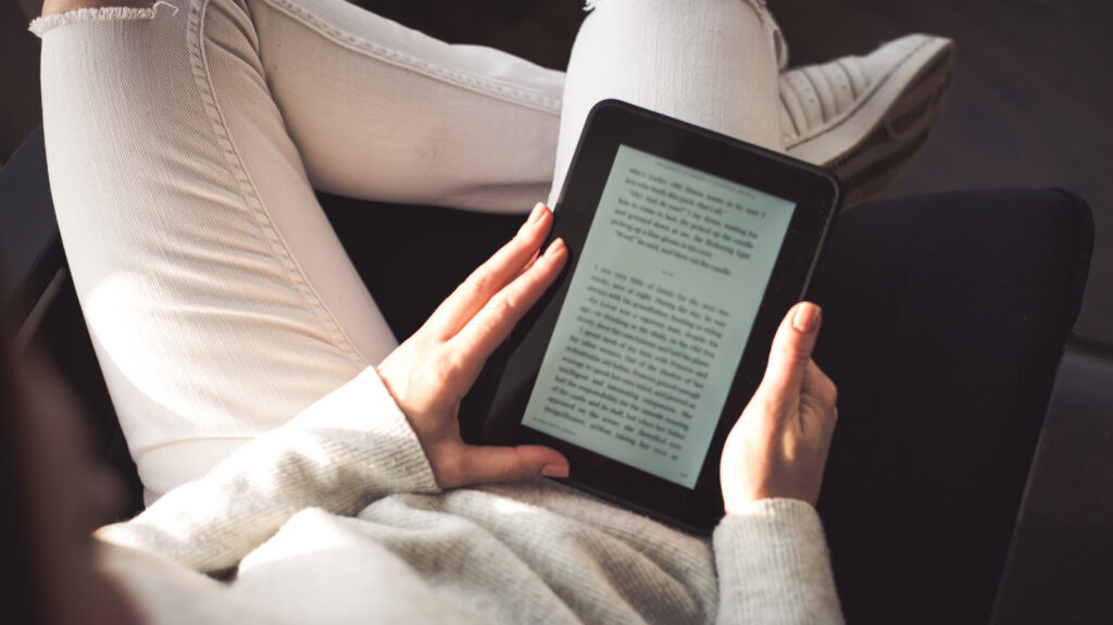 5 E-Readers On Amazon That Users Swear By 5 E-Readers On Amazon That Users Swear By
