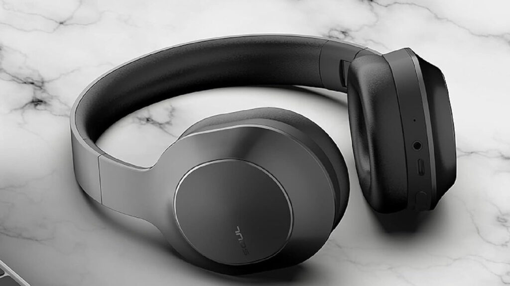 8 Headphone Brands You Should Avoid, According To Users