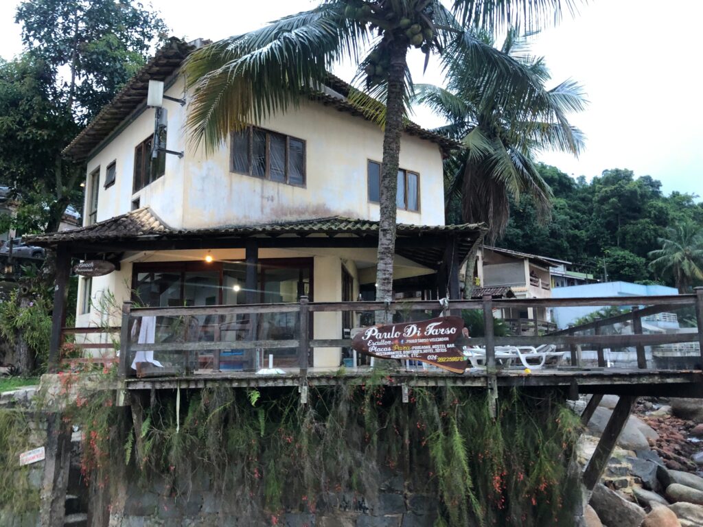 Explore the Best Brazil Retirement Spots for a Peaceful Life A peaceful coastal town representing the best brazil retirement spots for expats.