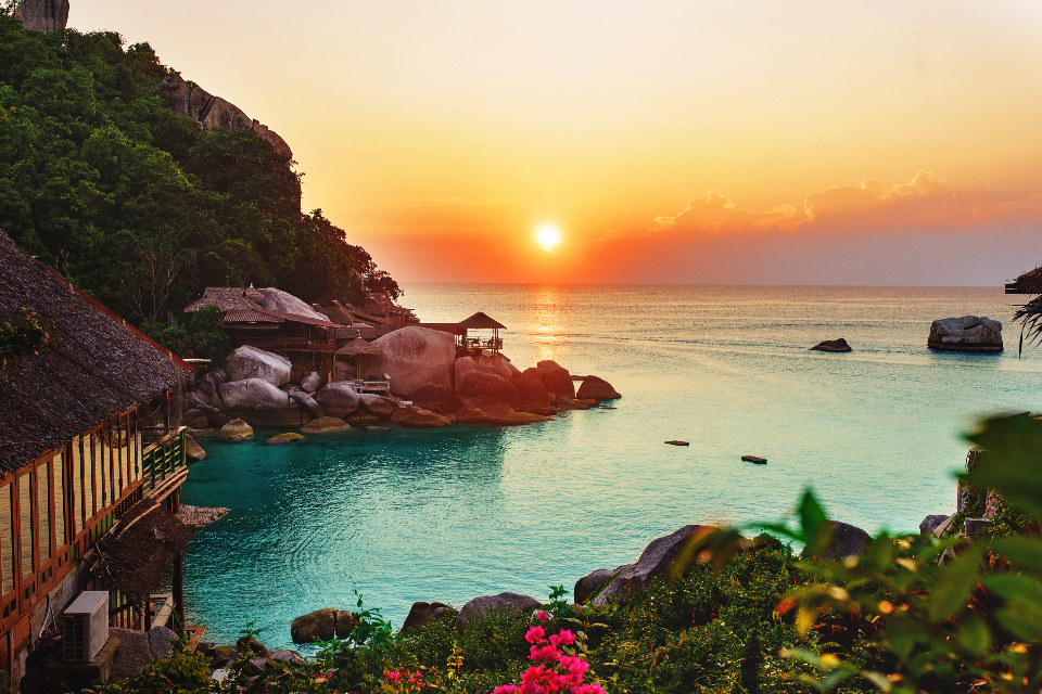 Mexico vs Costa Rica: A Guide to Choosing Your Retirement Destination A scenic tropical beach representing the choice of mexico vs costa rica for retirees