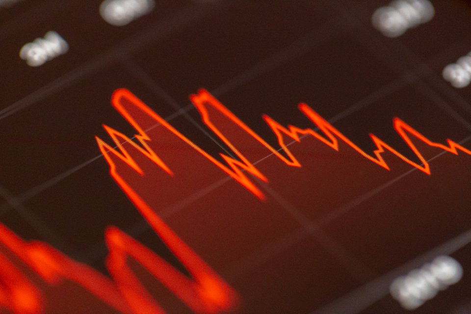 Understanding Weekly Market Commentary to Build Better Investment Strategies An investor analyzing financial charts and reading weekly market commentary on a tablet.