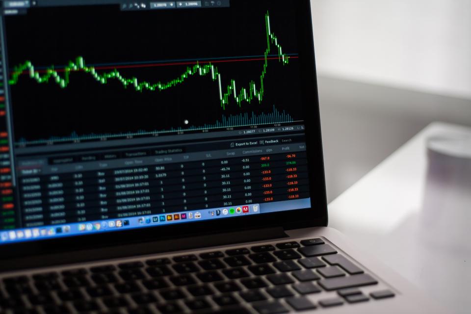 Why the US Global FinTech Market Share Remains Dominant A modern financial technology hub representing the US global fintech market share dominance.