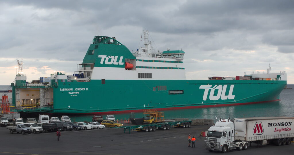 A busy shipping port demonstrating the global us-tariff-impact on international trade.