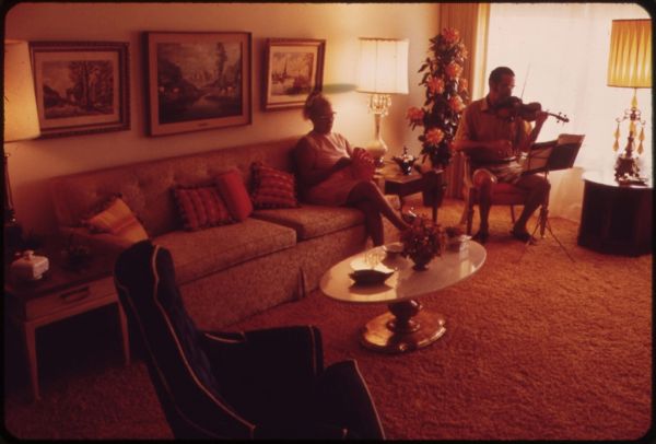 How Retiring in Florida Can Lead to Hidden Costs A peaceful residential community illustrating the realities of retiring in florida