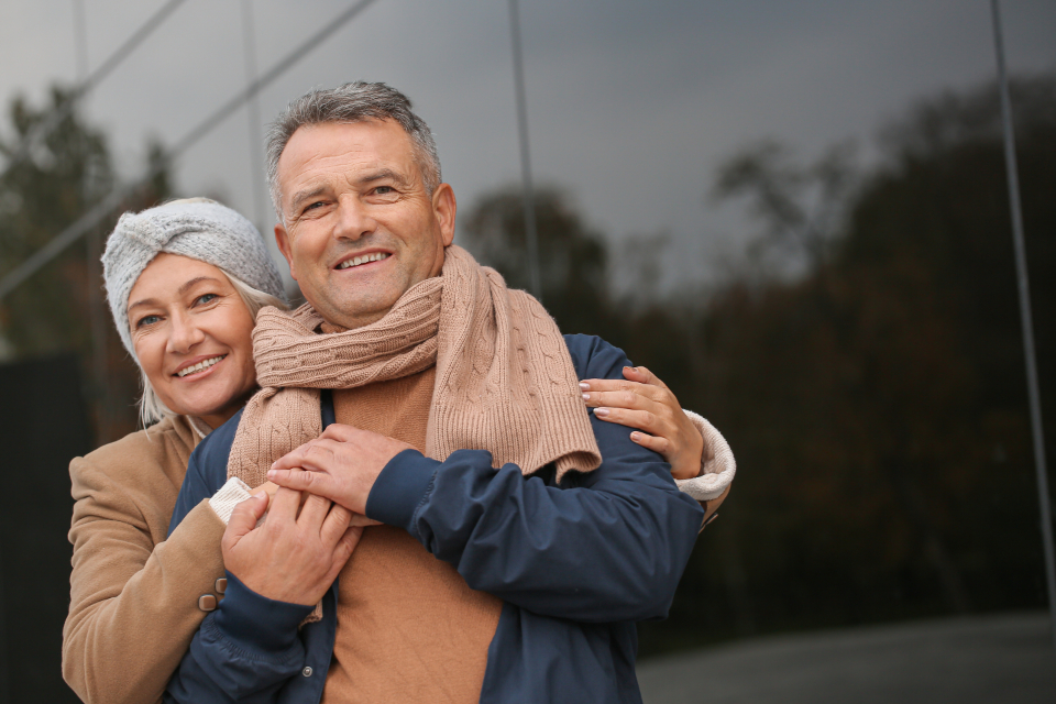 How to Choose the Best Big Cities for Retirement A retired couple enjoying a park in one of the best big cities for retirement.